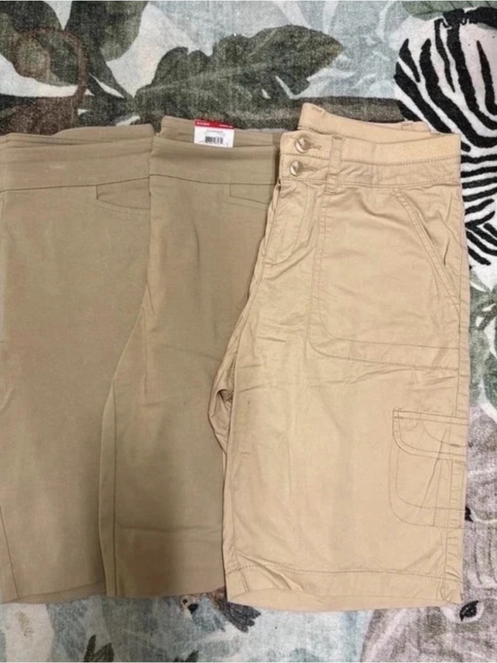 Like New Women’s Khaki Bermuda Shorts Lot Size 4